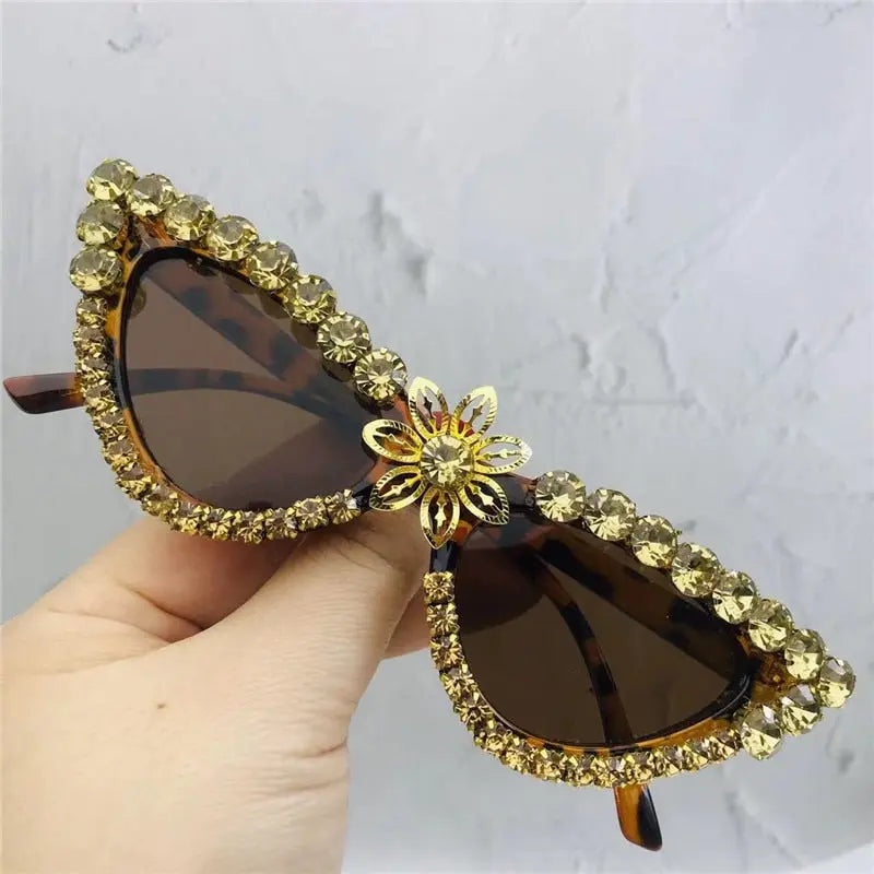 Diamond Sunglasses For Women Luxury Brand Cat Eye Crystal Flower Sun Glasses Black Vintage Rhinestone Glasses eprolo